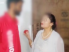 Desi Indian Modern Milf Bhabhi Get Facial And Fucked By Pizza Delivery Boy