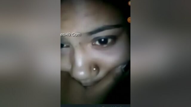 Cute Desi Chick Shows Her Boobs On Vc